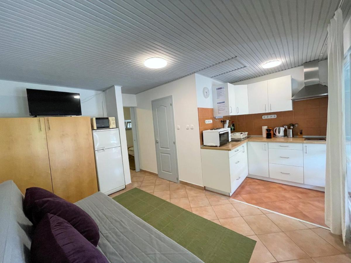 Iker Nyaralo Balatonfenyves Apartment Luaran gambar