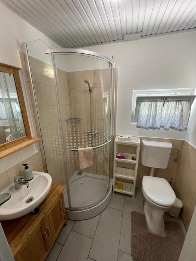 Iker Nyaralo Balatonfenyves Apartment Luaran gambar